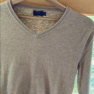 J Crew Mens Sm. V-neck sweater tan